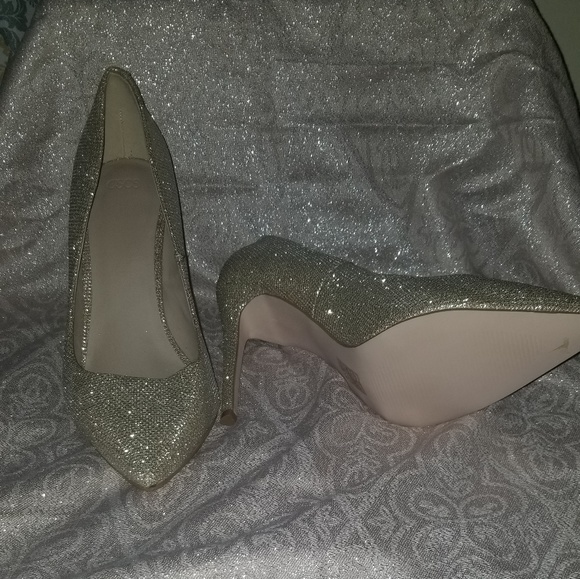 Gold glitter champagne heels - Picture 2 of 3